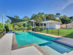 Modern Homely Townhouse with Pool Access & Free WIFI